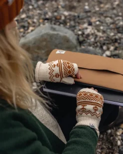 Passenger Gloves|Gloves><noscript><img width=