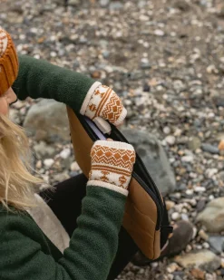 Passenger Gloves|Gloves><noscript><img width=