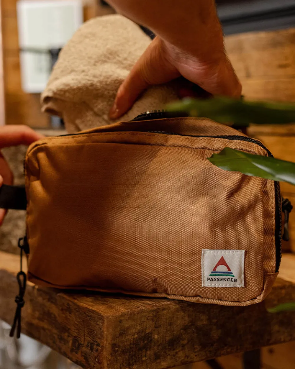 Passenger Accessories|Men's Outlet>Travel Recycled Wash Kit Golden Brown