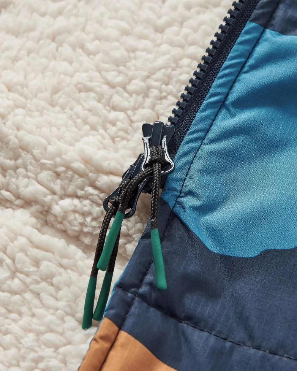 Floris van Bommel Surf Accessories|Surf Accessories>Waves Recycled Sherpa Lined Changing Robe Scenic Navy