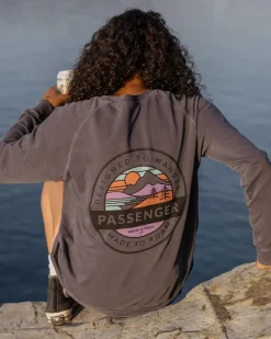 Passenger Hoodies & Sweatshirts><noscript><img width=