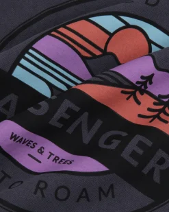 Passenger Hoodies & Sweatshirts><noscript><img width=